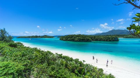 Traumstrände, Korallenriffe und Regenwald Okinawas, der Reise Trauminsel Japans. 