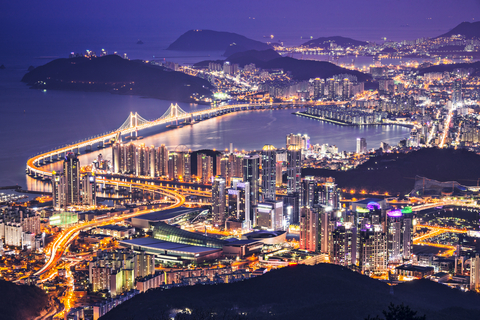 Busan bei Nacht.  Basic Trip K4Y Tour nach Südkorea.